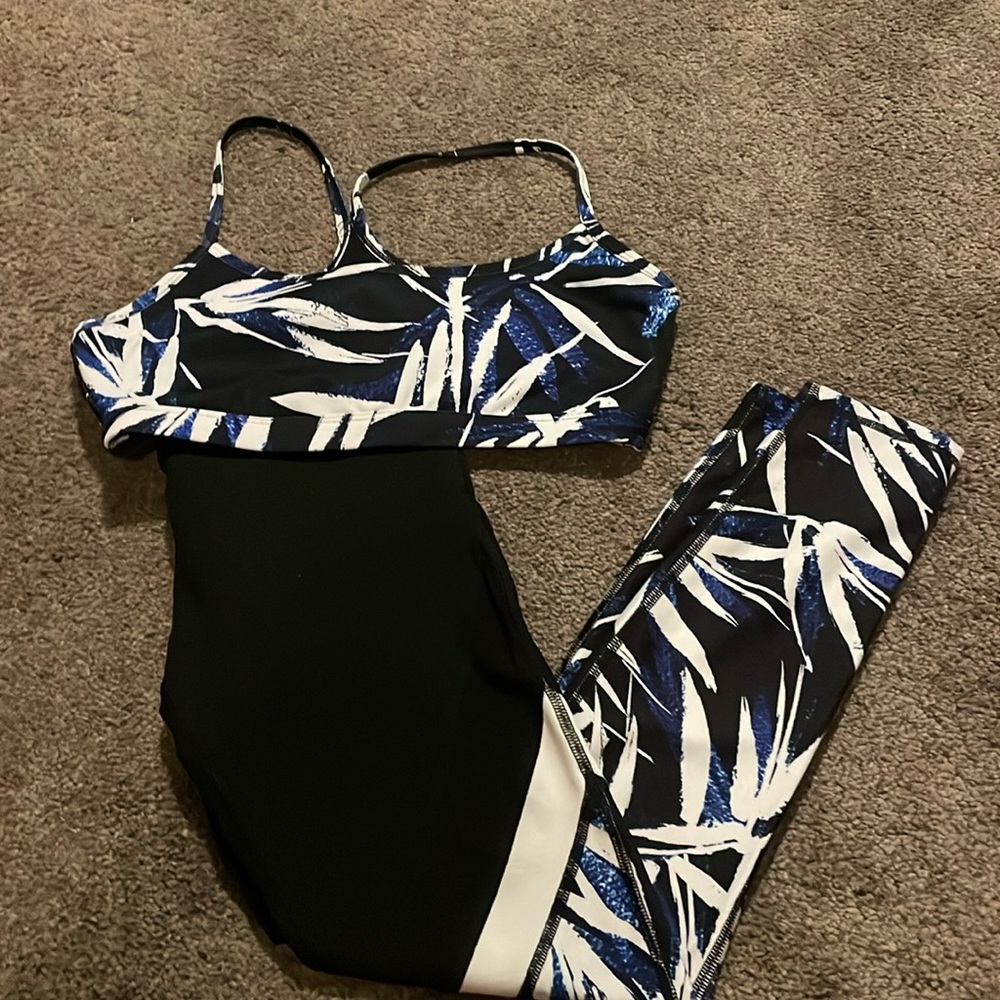 fabletics workout set bra and leggings - Picture 1 of 7